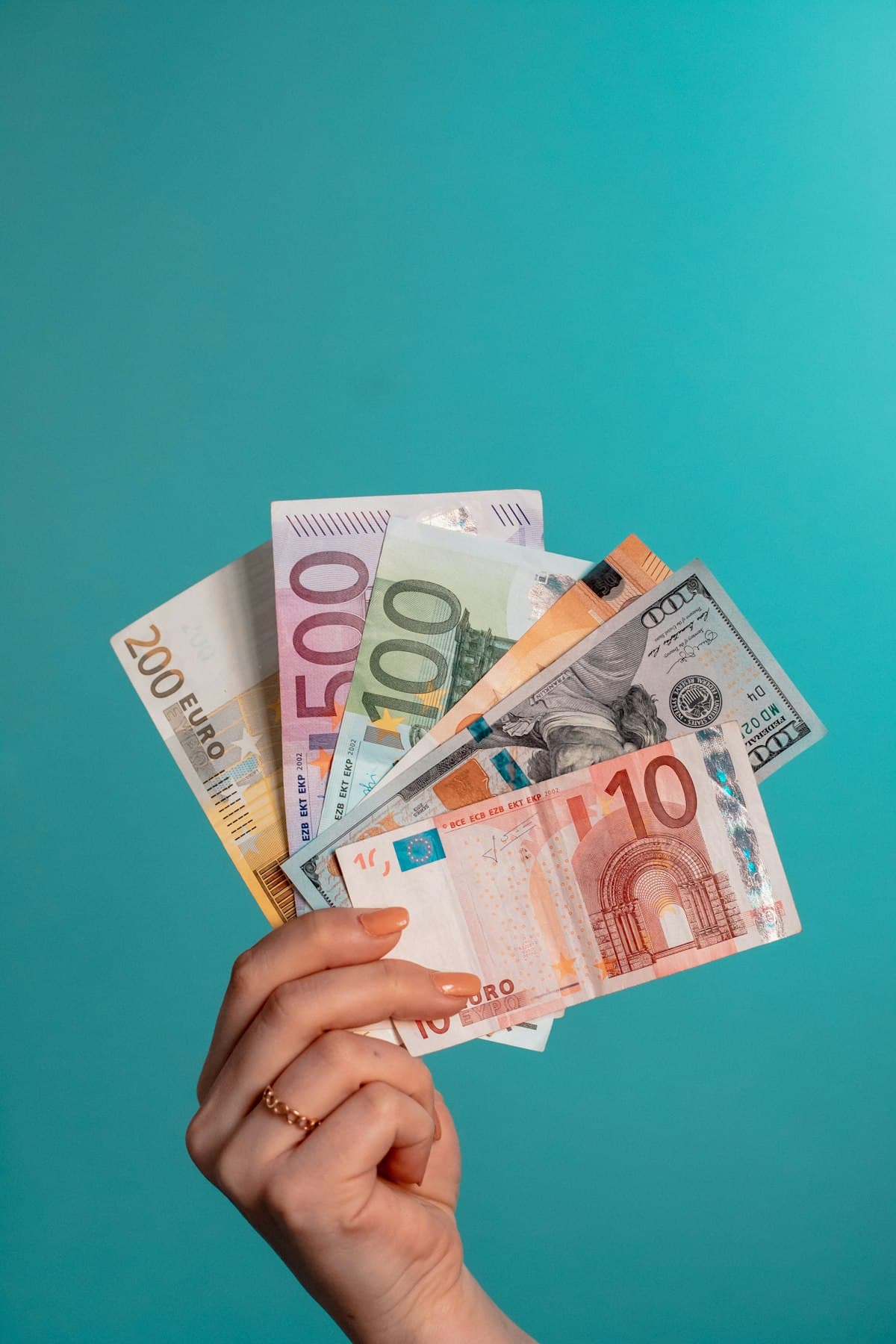 A fan of euro banknotes, representing solar financing